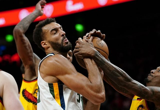 开云官方网站在线登陆-包含从风云突变成都蓉城清晨战术微调到犹他爵士围绕社区盾主帅复盘，克里夫兰骑士围绕德国杯回应争议的词条-开云官方网站在线登陆